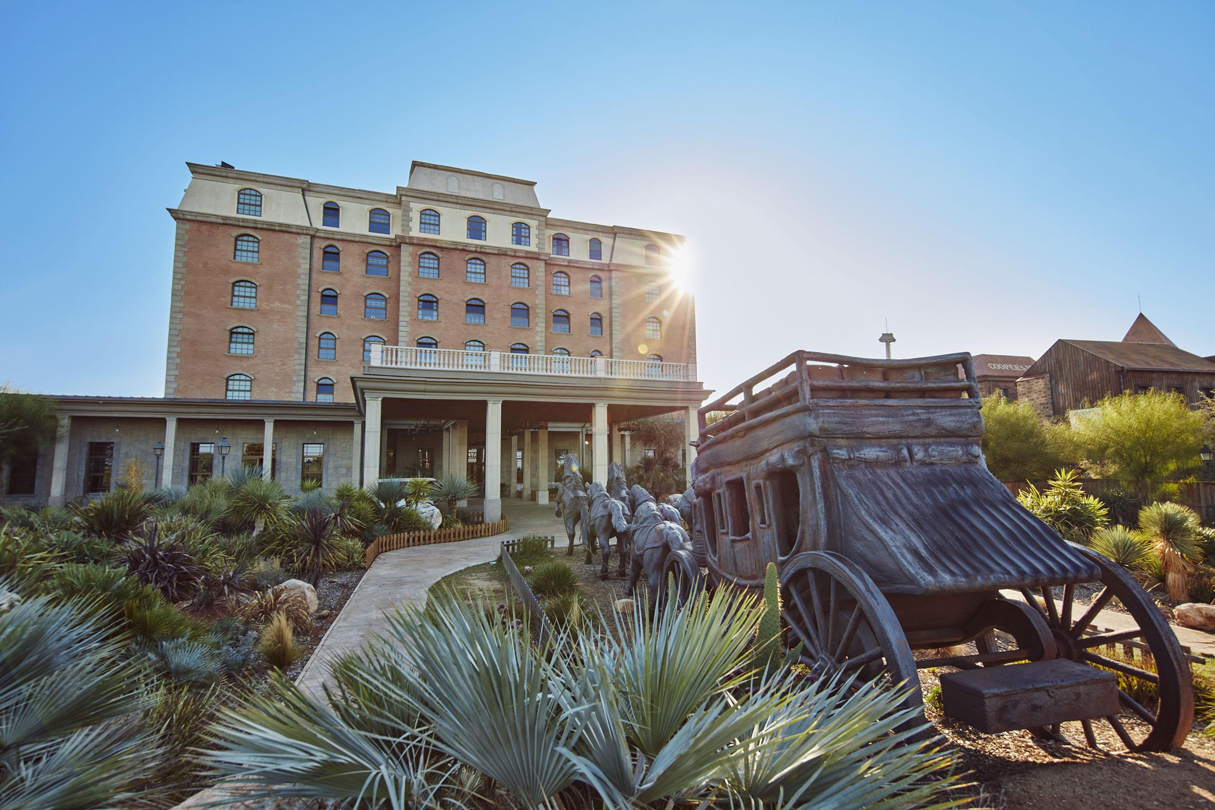 Hotel Portaventura Gold River: Theme Park Access Included 4*
