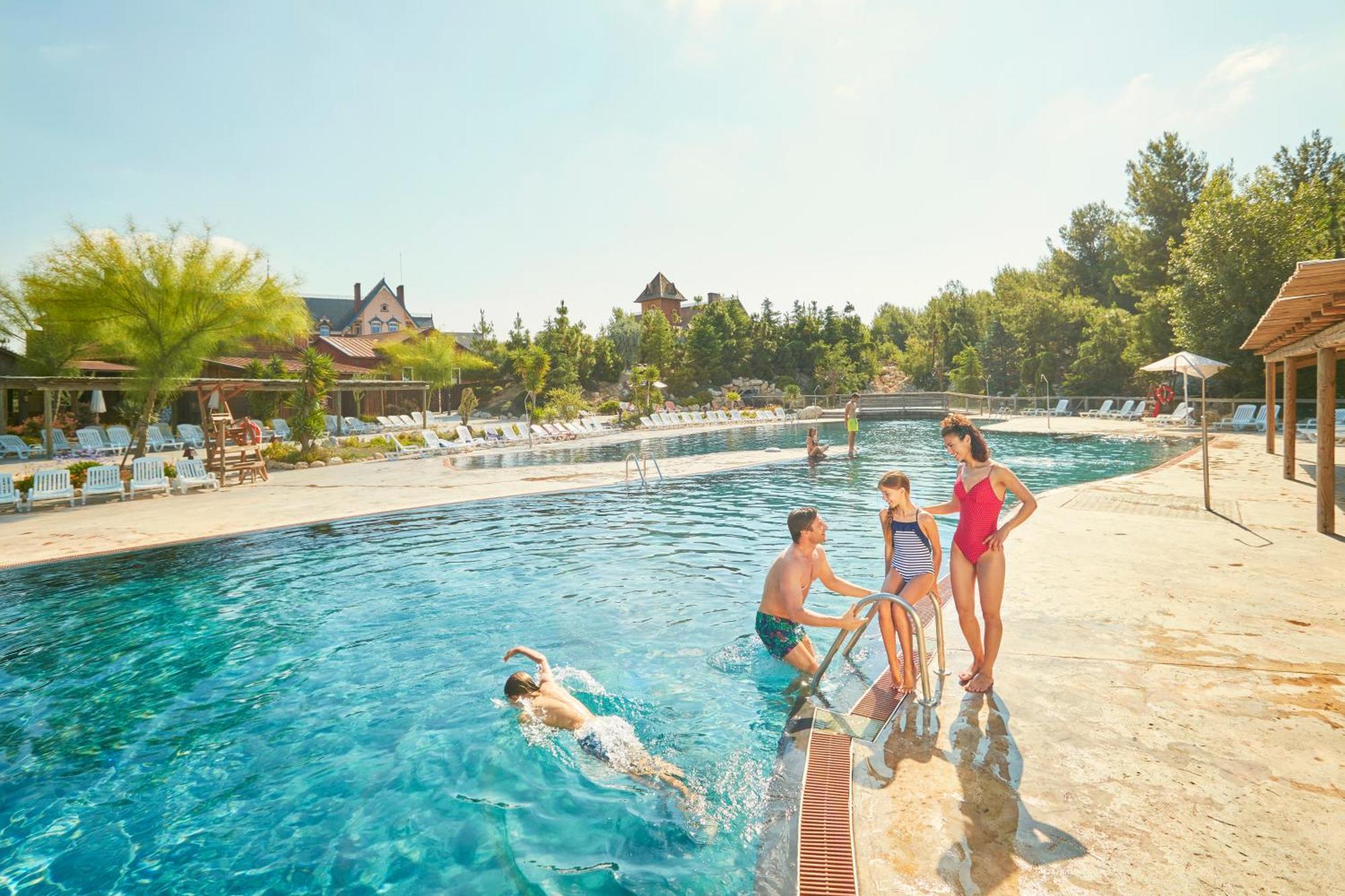 Hotel Portaventura Gold River - Includes Unlimited Access To Portaventura Park & 1 Access To Ferrari Land Salou